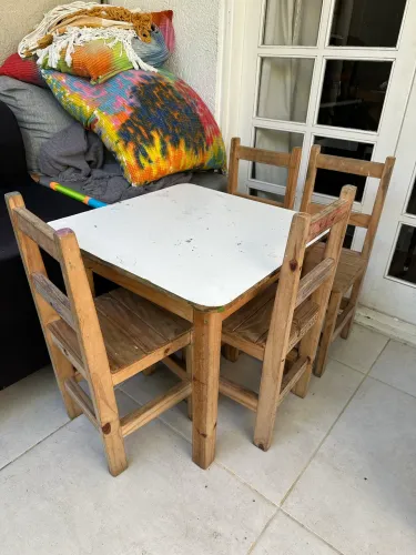 Mesa e cadeiras infantil 