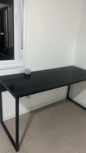 Mesa de estudos industrial preta