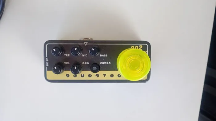 Pedal Guitarra Mooer Preamp 002 UK Gold 900