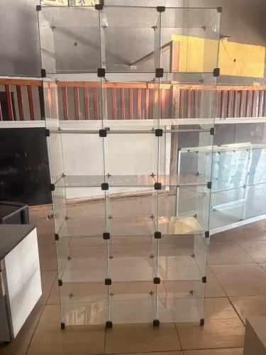 armário modular de vidro (tipo nichos)