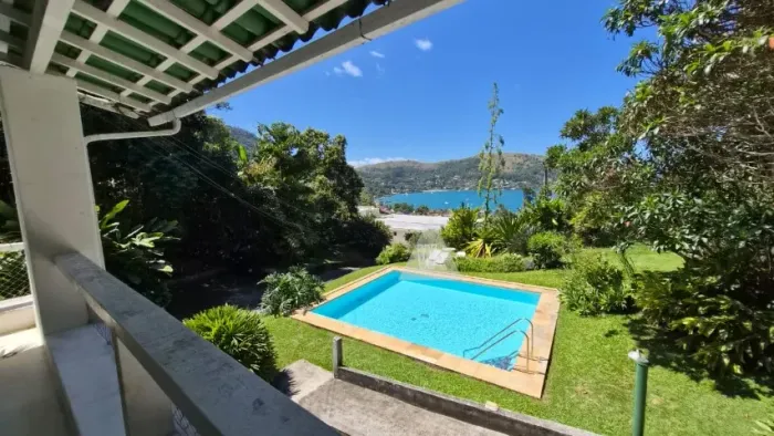 EXCELENTE CASA ANGRA DOS REIS - PORTOGALO COM 4 SUITES VISTA DE FRENTE AO MAR