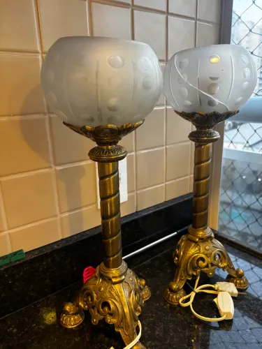 Luminária antiga de bronze