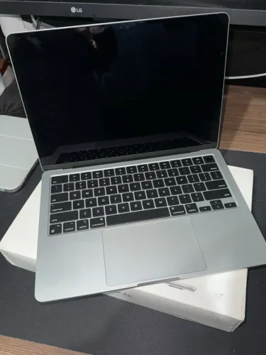 MACBOOK M3 AIR