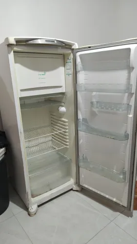 Geladeira leia a descrição