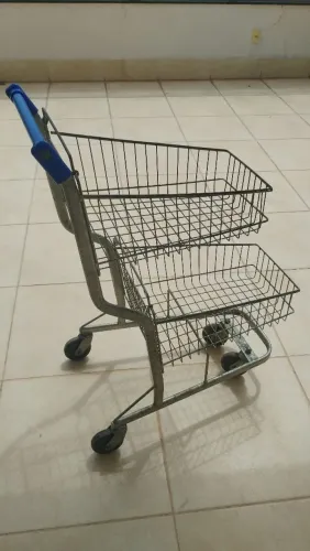 Carrinho de supermercado em ótimo estado