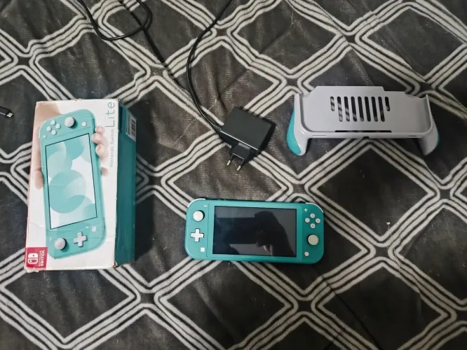 Nintendo Switch Lite Turquesa Desbloqueado - 128GB + Brinde