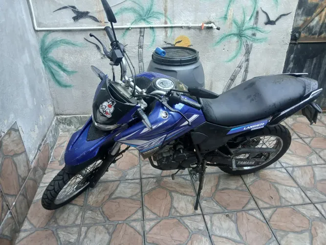 Lander 2022 vendo ou troco por carro