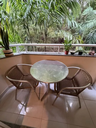 Conjunto mesa redonda + 2 cadeiras para varanda