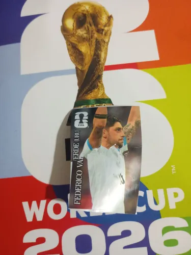 FIGURINHA DA COPA COCALOA EDITION COM DEFEITO DE EMPRESSÃO