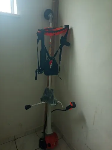 Roçadeira semi nova 