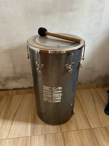 Instrumento musical tantan ( Rebolo ).