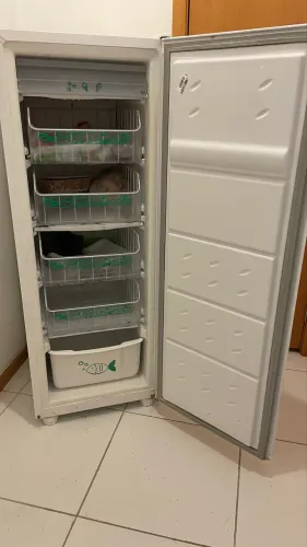 Freezer vertical consul 121 litros