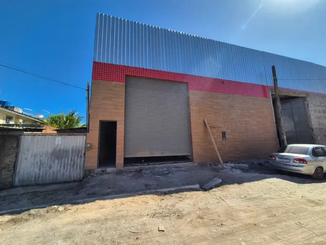 Galpão no Catamarã com 2 salas e 2 banheiros com 340m2.