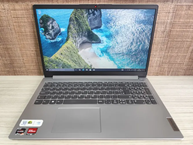 NOTEBOOK LENOVO RYZEN 3/4GB RAM/256GB SSD