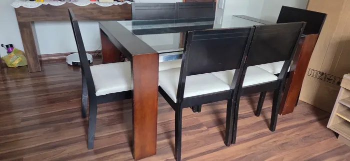 Mesa com 06 cadeiras