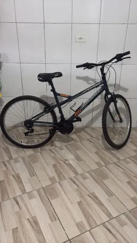 Bicicleta Caloi Montana Urban, aro 26, 21 marchas. Banco trocado. Estado de nova