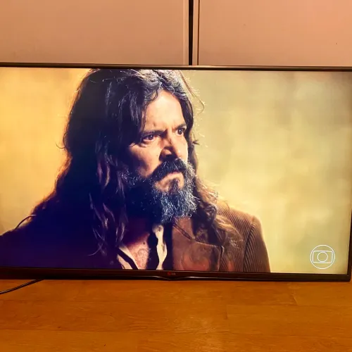 TV LG 49 (não é smart)