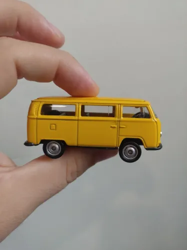 Miniatura Welly Kombi 1972 Volkswagen Bus T2 Amarelo 1:64 Loose Diecast Novo