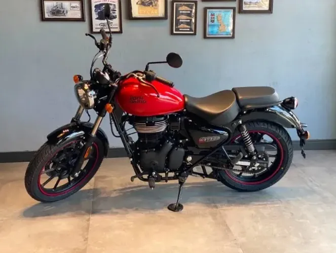 Meteor 350 / Fireball Red - Letícia