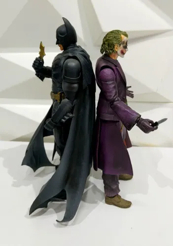Play Arts Kai Batman The Dark Knight - Batman Joker Originais