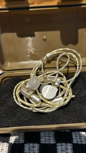 Fones Kinera Idun 1 e Tamchjim Ola (LEIA)