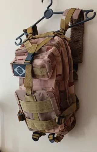 Mochila camuflada deserto resistente 30L com vários compartimentos nova