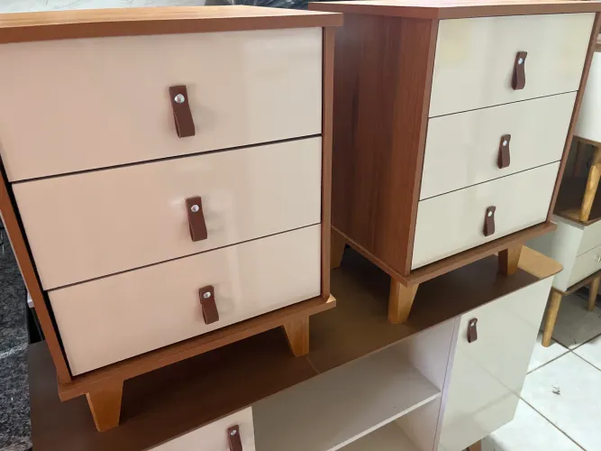 Par de Mesa de Cabeceira Novo