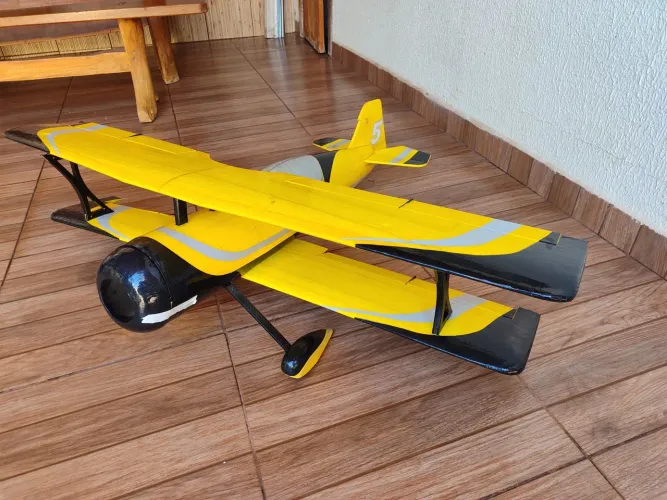 AEROMODELO PITTS PYTHON 1.40 DE ENVERGADURA (kit sem eletrônica)