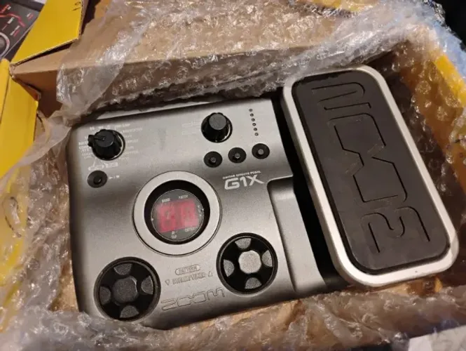 Pedaleira Zoom G1_X Wah-Wah com Fonte 9v