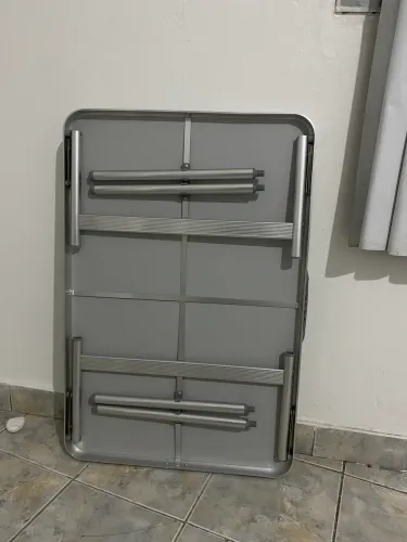 Mesa retrátil em ótimo estado 