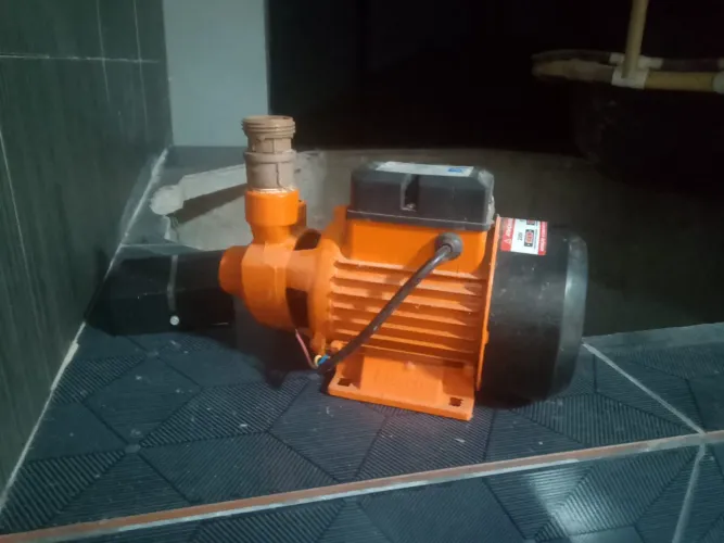Vendo bomba de água nova