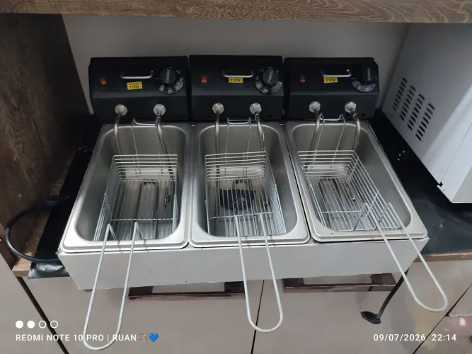 Vendo fritadeira, preço, a negociar.