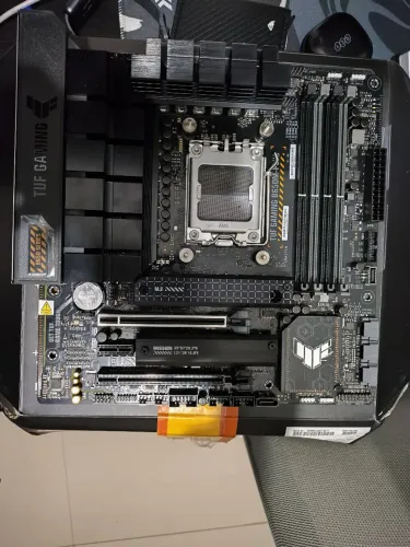 Asus Tuf Gaming b650m Plus (pino torto)