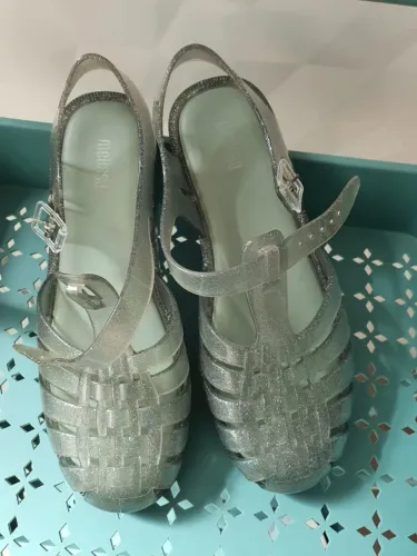 Sandália Melissa tamanho 36 verde. Pouco uso