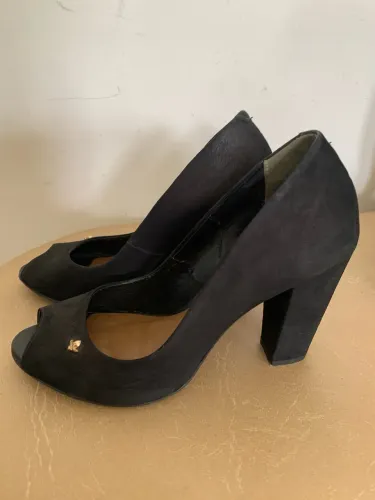 Sapato feminino Cravo e Canela modelo Peed Toe, nr.36