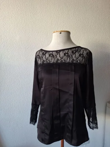 Blusa rendado busto e punho- Tam M