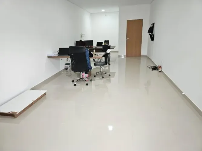 Sala Comercial Seminueva Terrea Padrao Av. Gualberto Soraes