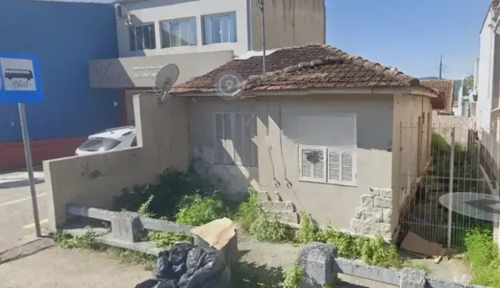 CASA COMERCIAL COM 113m² NA LAURO LINHARES FLORIANOPOLIS SC