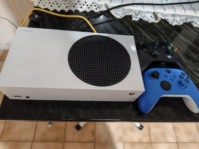 Xbox Séries S + 2 controles