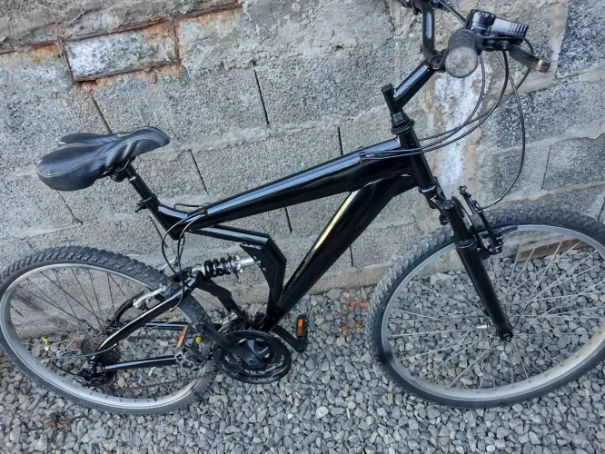 Vendo bicicleta aro 26 com amortecedor 18 marcha