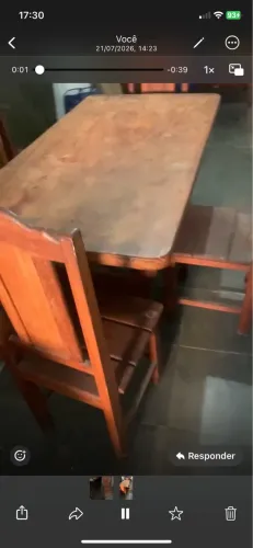 Mesa de madeira de lei com 4 cadeiras
