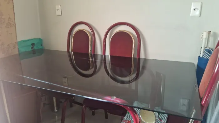 Mesa com 6 cadeiras