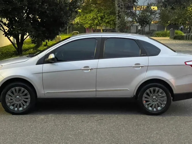 Fiat Grand Siena Essence 1.6 Flex 16V 2015
