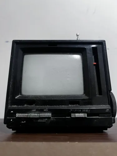 ? TV Antiga Retrô para Decoração - Peça Vintage