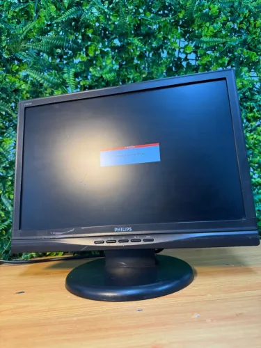 Monitor Philips   Modelo: 170CW8FBJ/78 17? polegadas   Entrada VGA 