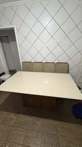 Mesa de vidro com 6 cadeiras