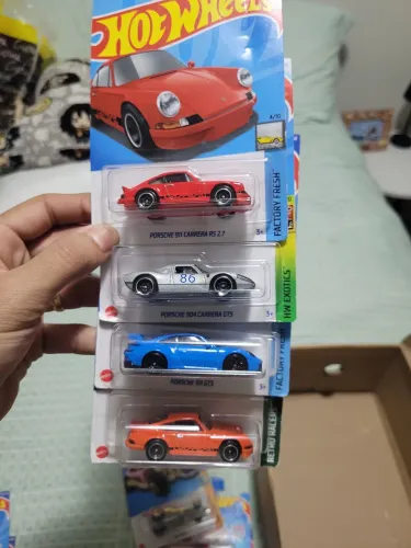 Carrinhos hotwheels lacrados
