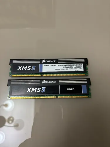 Pentes de Memória RAM Corsair DDR3 1600mhz e 4gb (cada)