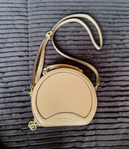 Bolsa Transversal Redonda Cor Bege Victtoria Design