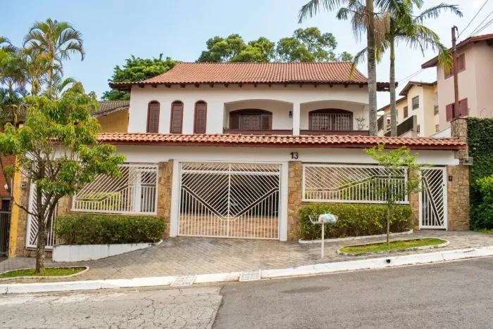 Casa à venda no City América com 400 m², 5 dormitórios, 3 suítes, piscina e 6 vagas